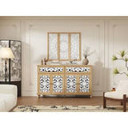 Armario decorativo con puertas caladas florales y marco de madera