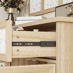Armario decorativo con puertas caladas florales y marco de madera